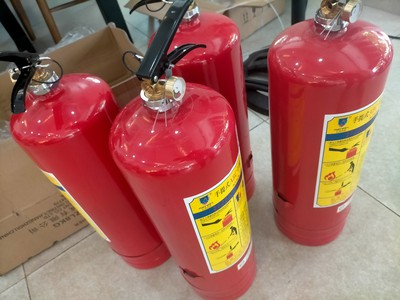 Pcccbình chữa cháy abc mfzl4  4kg,8kg  giá siêu rẻ  chỉ từ 220k-350k. dùng cho hộ gia đình, kinh 1