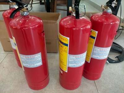 Pcccbình chữa cháy abc mfzl4  4kg,8kg  giá siêu rẻ  chỉ từ 220k-350k. dùng cho hộ gia đình, kinh 2