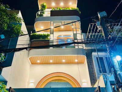 Nhà bán.siêu phẩm nhà đẹp toàn gổ đỏ quý hiếm - thang máy - hẻm 2 xe tải né xe máy - khu vip nguyễn 0