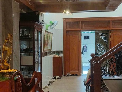 Nhà bán.siêu phẩm nhà đẹp toàn gổ đỏ quý hiếm - thang máy - hẻm 2 xe tải né xe máy - khu vip nguyễn 2