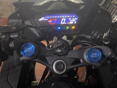 Bán xe cbr 150r chính chủ mầu đen nhám mới 98% 1