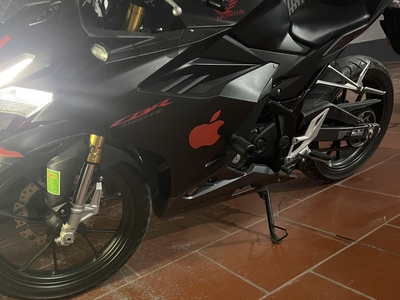 Bán xe cbr 150r chính chủ mầu đen nhám mới 98% 0