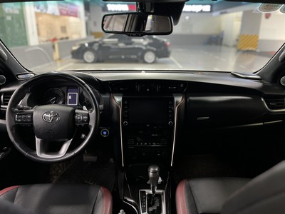 Fortuner 2.8At 4x4 Legender 2020 0