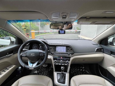 Cần bán gấp Hyundai Elantra 2.0 2019 một chủ, biển TP.HCM 8