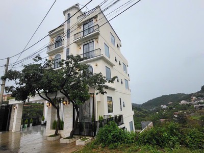 Bán khách sạn khe sanh đà lạt hiện đại view rừng thông 0