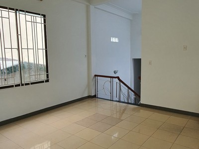 Ngột thở chứ nhà không ngập. bán nhà lê đình lý. 110m2. nhà mới. đường thông. giá 5,x tỷ 2