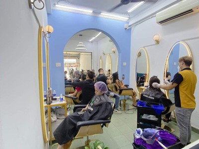 Chính chủ cần sang nhượng salon tóc tại số 35 huỳnh tấn phát.quận 7.hcm. 2