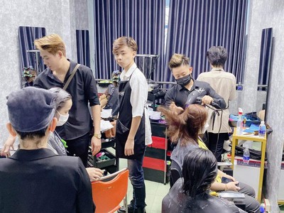 Chính chủ cần sang nhượng salon tóc tại số 35 huỳnh tấn phát.quận 7.hcm. 0