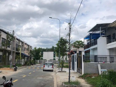 Bán nhà mặt phố đã hoàn công, bên cạnh khu Đô thị Ecolakes và trường ĐH QT Việt Đức. 1