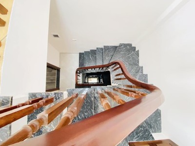 Bán tòa nhà 8 tầng mặt phô vỉa hè đá bóng kinh doanh khủng thang máy 87m2 2