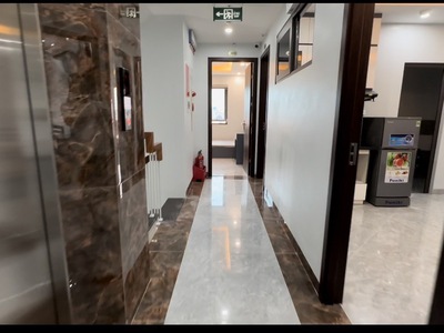 Bán tòa nhà 8 tầng mặt phô vỉa hè đá bóng kinh doanh khủng thang máy 87m2 0