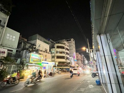 Sát quận 1 khu kinh doanh thời trang sầm uất cách 1 phút-siêu vip quận 5-cách 15m ra mt-hơn 6tỳ 4