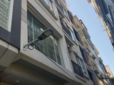 Cho thuê nhà 5 tầng đẹp đủ điều hòa, nóng lanh, bếp tại ngõ 78 phố Duy Tân, quận Cầu Giấy 1