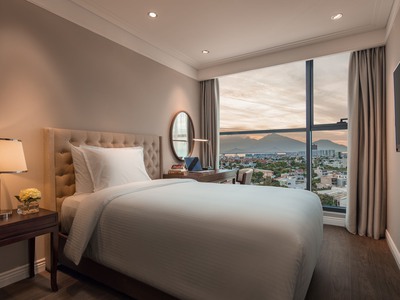 Chính chủ bán căn hộ Altara Suites 2PN, 76m2 Đông Nam tầng cao view biển Mỹ Khê giá 4,x tỷ 7