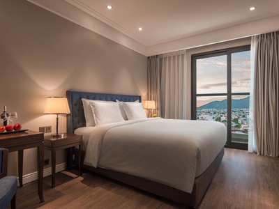 Chính chủ bán căn hộ Altara Suites 2PN, 76m2 Đông Nam tầng cao view biển Mỹ Khê giá 4,x tỷ 8