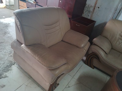Chuyển văn phòng cần thanh lý bộ sofa da thật kèm bàn gỗ mặt kính đang sử dụng 2