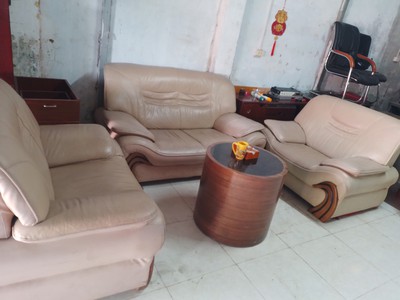 Chuyển văn phòng cần thanh lý bộ sofa da thật kèm bàn gỗ mặt kính đang sử dụng 1