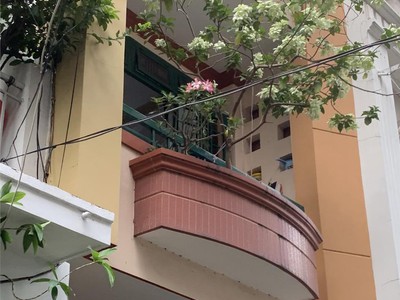 Thật hiếm. rẻ,một căn ra mặt tiền phường 5 quận 5,60m-hxh 8m 2tầng,tiền thuê sẵn cao 0