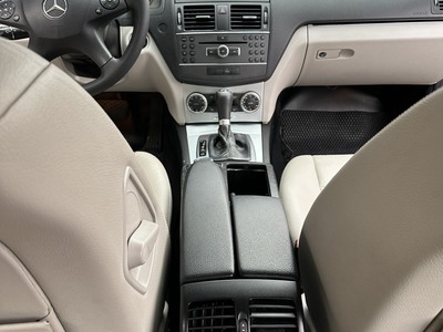 Cần Bán Mercedes C200 đời 2010. Nội thất keo chỉ zin theo xe 3