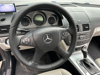 Cần Bán Mercedes C200 đời 2010. Nội thất keo chỉ zin theo xe 5