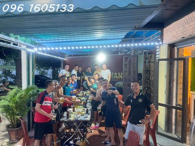 Bận công tác em gái không có thời gian chăm nom quán, muốn sang nhượng lại toàn bộ quán cho bạn nào 1