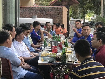 Bận công tác em gái không có thời gian chăm nom quán, muốn sang nhượng lại toàn bộ quán cho bạn nào 2