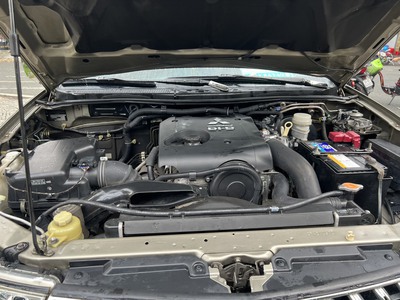 Chính Chủ Cần bán xe 7 chỗ MITSUBISHI 3