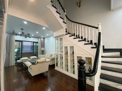 Sửng sốt quá, liền kề văn quán, thang máy, mặt tiền 5m, 18.x tỷ 0