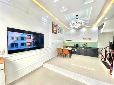 Nhà siêu rộng 3 tầng mặt ngõ thông phố trung lực ô tô đỗ cửa 2