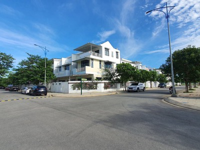 Cần tiền bán nhanh nhà 3 tầng khu đô thị VSIP Quảng Ngãi 0