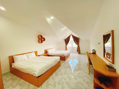 Bán 3 căn khách sạn mặt tiền đường nguyễn công trứ đà lạt 3