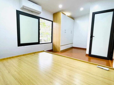 Bán nhà tập thể vĩnh hồ. 80m. 3 ngủ, nội thất xịn. sát phố, oto. 2.5 tỷ 2