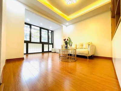 Bán nhà tập thể vĩnh hồ. 80m. 3 ngủ, nội thất xịn. sát phố, oto. 2.5 tỷ 0