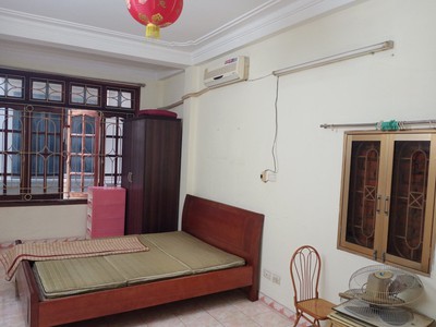 Cho thuê nhà nguyên căn ngõ 1 khâm thiên đống đa hà nội. 40m2 mặt tiền 3,7m 1