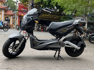 Em cần đang nhượng xe Ludo impes, pin mua đứt, xe chuẩn như hình 0