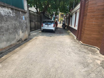 Chủ cần bán gấp đắt tặng nhà 3 tằng , sẵn ở, btct chắc chắn. tại đông anh, đường oto tránh,  giá 0