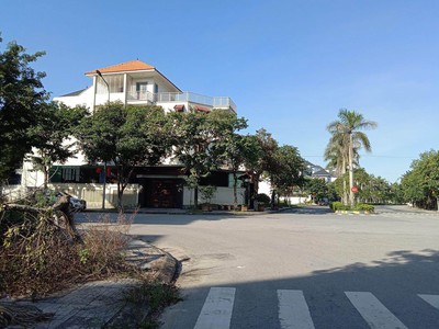 Bán biệt thự 3 tầng  2021  cực đẹp ven hồ sinh thái Handico, P. Vinh Tân, TP Vinh, Nghệ An 1