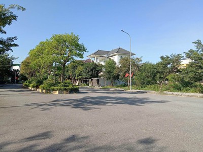 Bán biệt thự 3 tầng  2021  cực đẹp ven hồ sinh thái Handico, P. Vinh Tân, TP Vinh, Nghệ An 2