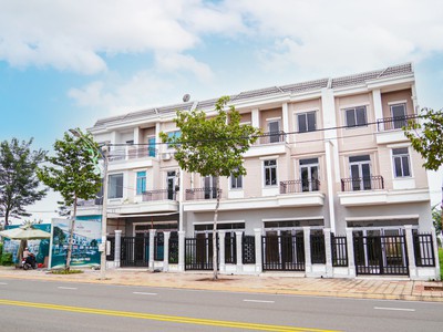 Bán nhà phố 2 lầu 1 trệt, thanh toán 1 tỷ nhận nhà sủ dụng ngay. diện tích 5x26 1