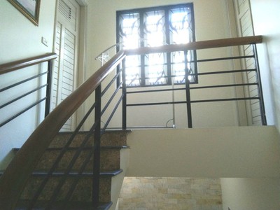 Chính chủ cho thuê nhà 3 tầng giá rẻ, thiết kế hiện đại tại số 61, lương ngọc quyến, thành phố 3