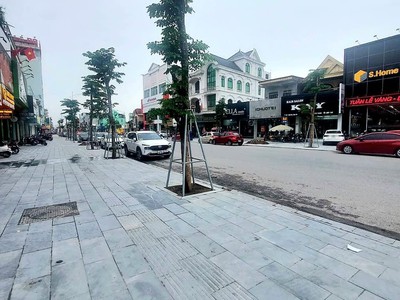 Bán nhà mặt đường kinh doanh cực đẹp Nguyễn Văn Cừ, P. Hưng Phúc, TP Vinh, NA 1