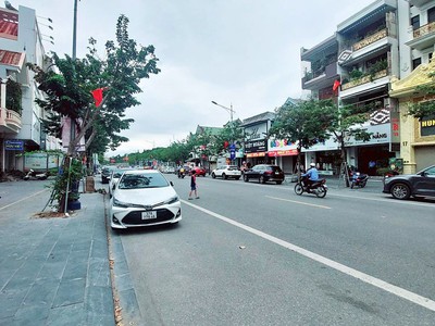 Bán nhà mặt đường kinh doanh cực đẹp Nguyễn Văn Cừ, P. Hưng Phúc, TP Vinh, NA 0