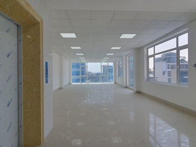Bán tòa nhà kinh doanh văn phòng 150m2 mặt phố nguyễn văn cừ 10 tằng thang máy dòng tiền 200tr/th 3