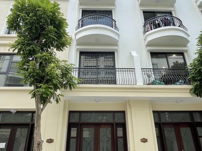 Chính chủ cho thuê căn liền kề tại san hô  cách khu hồ tạo 50m  , vinhomes ocean park 2 0