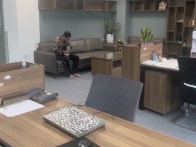 Cho thuê vp cực rẻ chỉ 9.9tr/th tại phố nguyễn khánh toàn cầu giấy sàn vp full đồ mới , thang máy 0