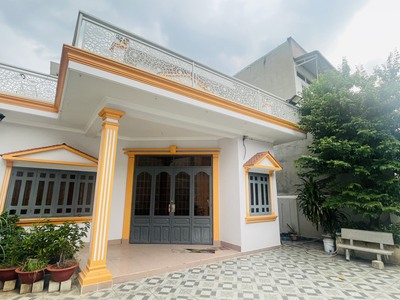 Chủ hạ giá 6ty bán còn 5,6 tỷ nhà phố dĩ an, bình dương, shr, dt 254m, sân đậu ô tô 1