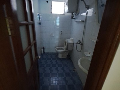 Cho thuê nhà ngõ 50 phố Đặng Thùy Trâm, Diện tích 55m2 x 4 tầng, mặt tiền 5m, ngõ rộng để ô tô 3
