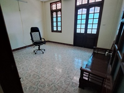 Cho thuê nhà ngõ 50 phố Đặng Thùy Trâm, Diện tích 55m2 x 4 tầng, mặt tiền 5m, ngõ rộng để ô tô 4