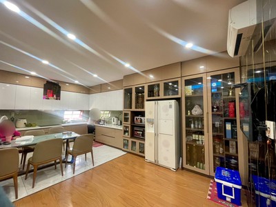 Chủ bán nhanh căn nhà 5 tầng mặt tiền Nguyễn KHanh 1