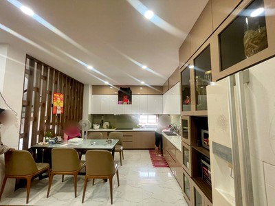 Chủ bán nhanh căn nhà 5 tầng mặt tiền Nguyễn KHanh 2